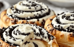 Oreo-Stuffed Cinnamon Rolls