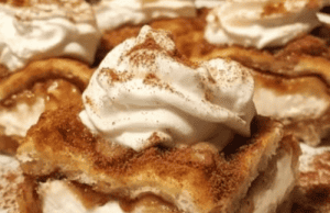 Ooey-Gooey Cinnamon Roll Cheesecake Bars