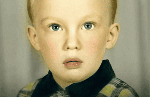The Photograph of a Little Boy That Left the Internet Guessing