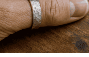 Thumb Rings: What They Mean for Women and Men β A Symbolic Statement Few Understand